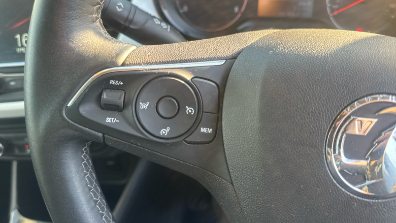 Vauxhall Crossland X 1.2T [110] Griffin 5dr [6 Spd] [Start Stop] Petrol Hatchback